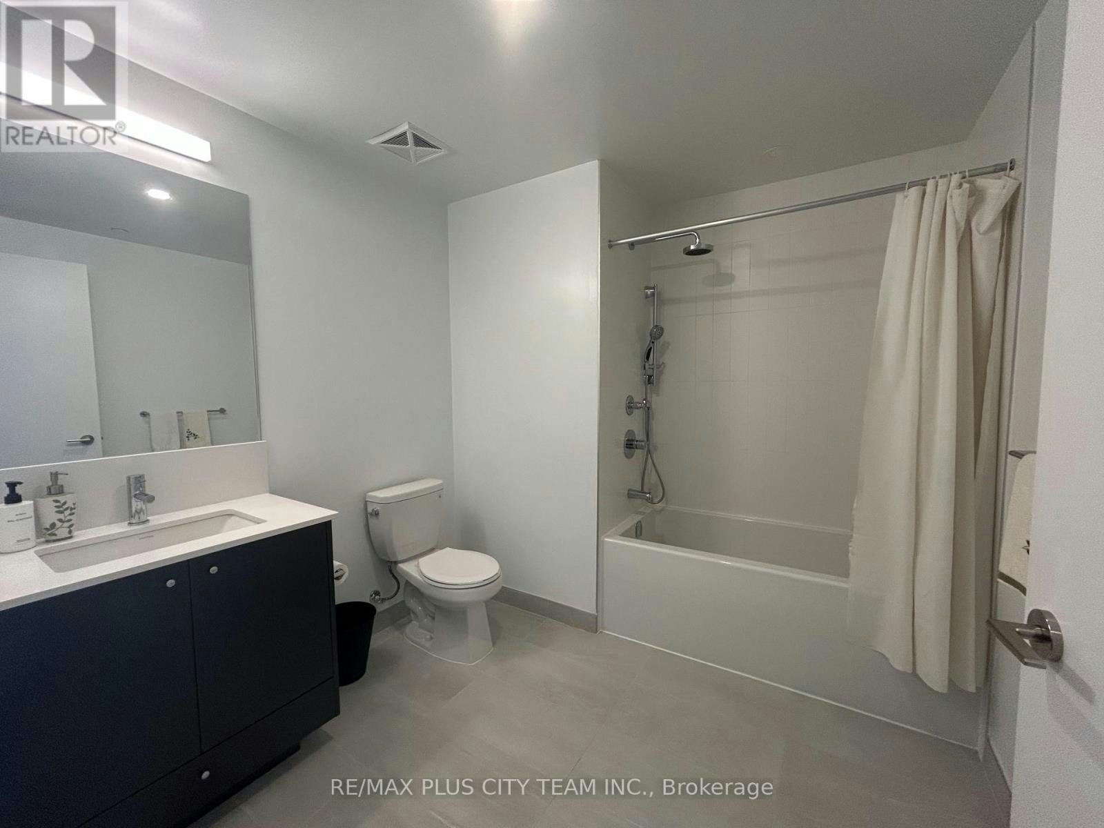 348-30 Dreamers Way, Toronto, ON, M5A 0Y7 - 3