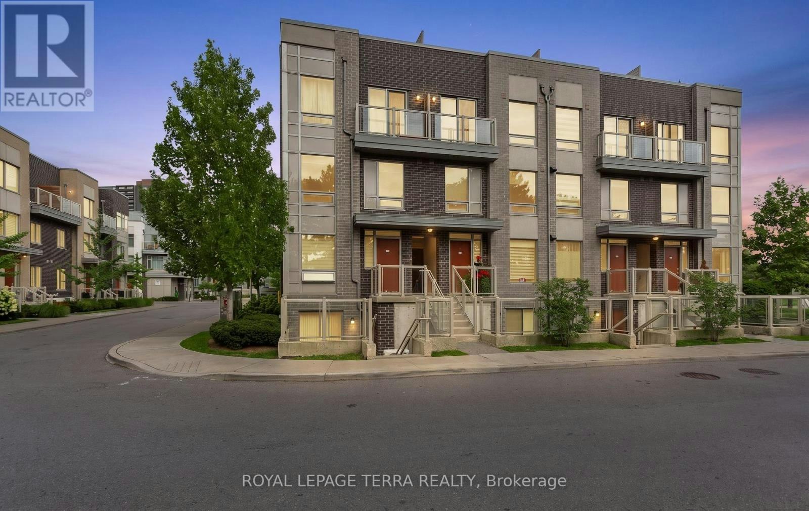 101-3 Applewood Lane, Toronto, ON, M9C 0C1