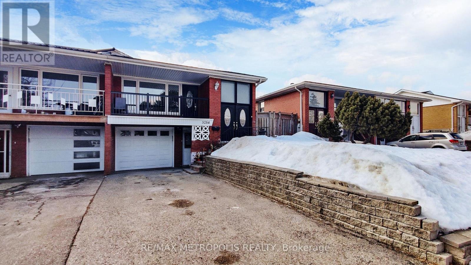 UPPER-3254 Fieldgate Drive, Mississauga, ON, L4X 2H7 - 2