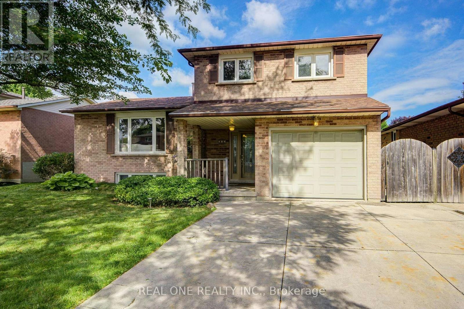 232 Clifton Downs Road, Hamilton, ON, L9C 1B5