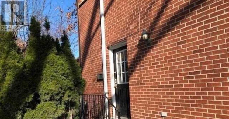 SIDE-274 Rumsey Road, Toronto, ON, M4G 1R2 - 2