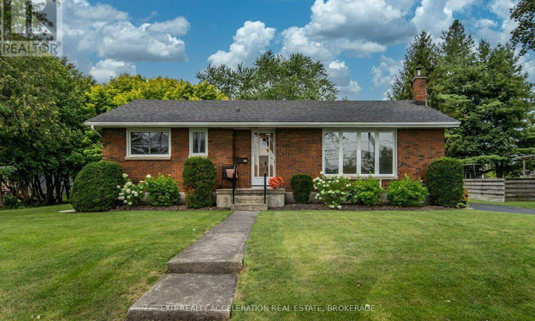 409 Dundas Street W