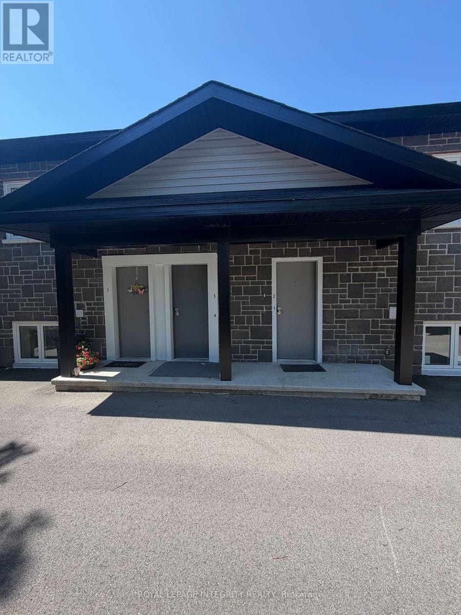 1-82 Christopher Hamilton Street, Ottawa, ON, K0A 2Z0