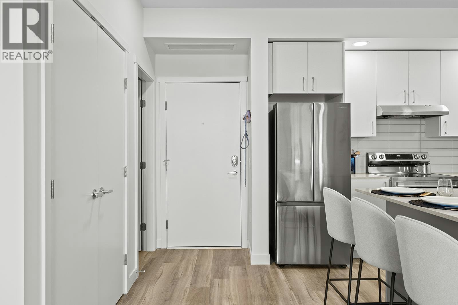 305-1057 Frost Road, Kelowna, BC, V1W 0G7 - 3