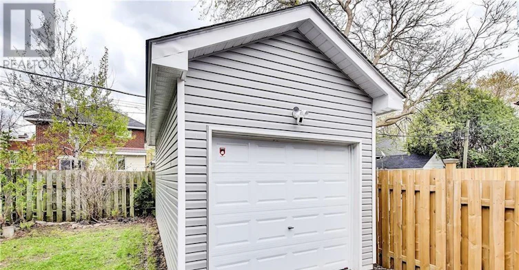 48 Hawthorne Avenue, Ottawa, ON, K1S 0B1 - 2