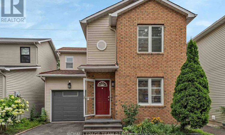 9-583 Tweedsmuir Avenue