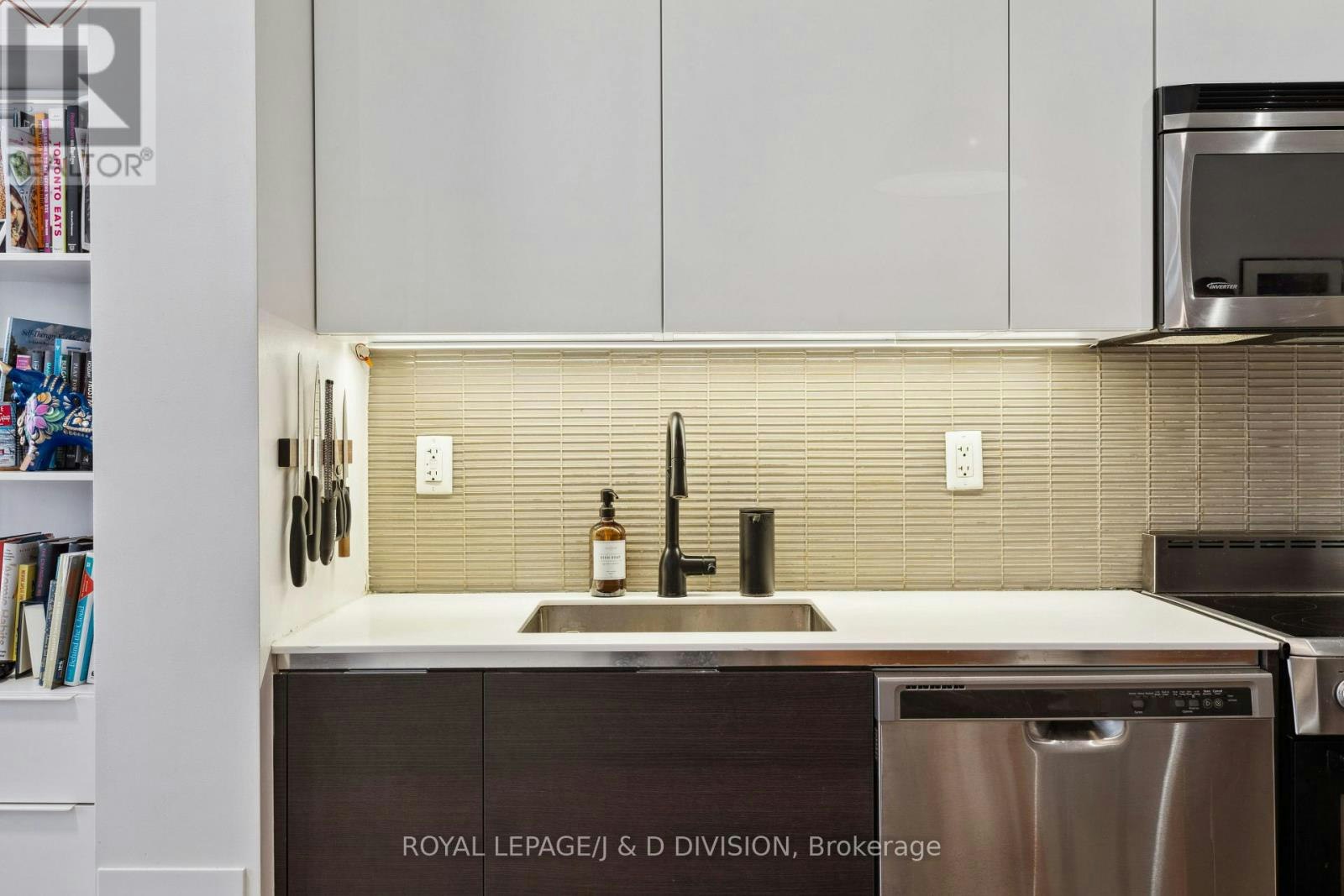 207-8 Dovercourt Road, Toronto, ON, M6J 0B6 - 14