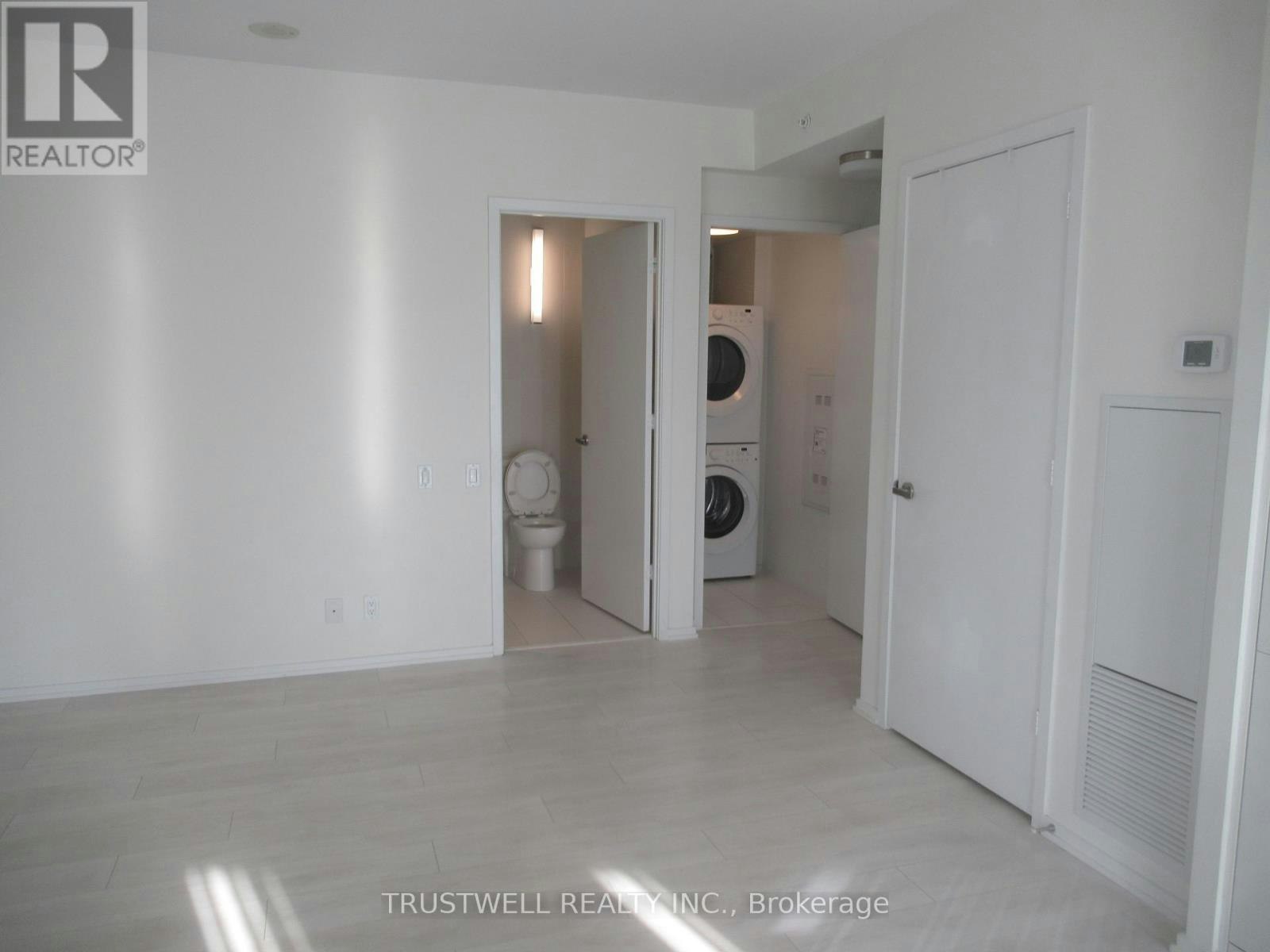 902-125 Peter Street, Toronto, ON, M5V 0M2 - 2