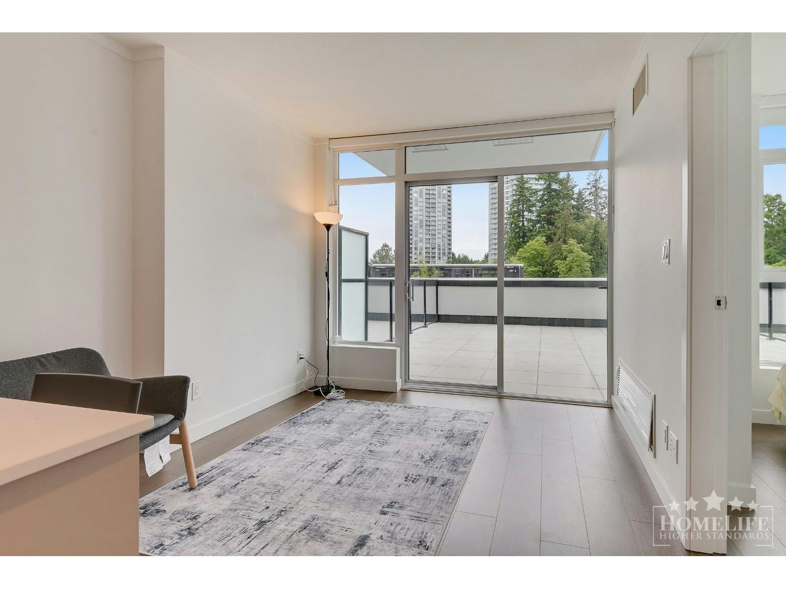 306-13725 George Junction, Surrey, BC, V3T 4Y3 - 3