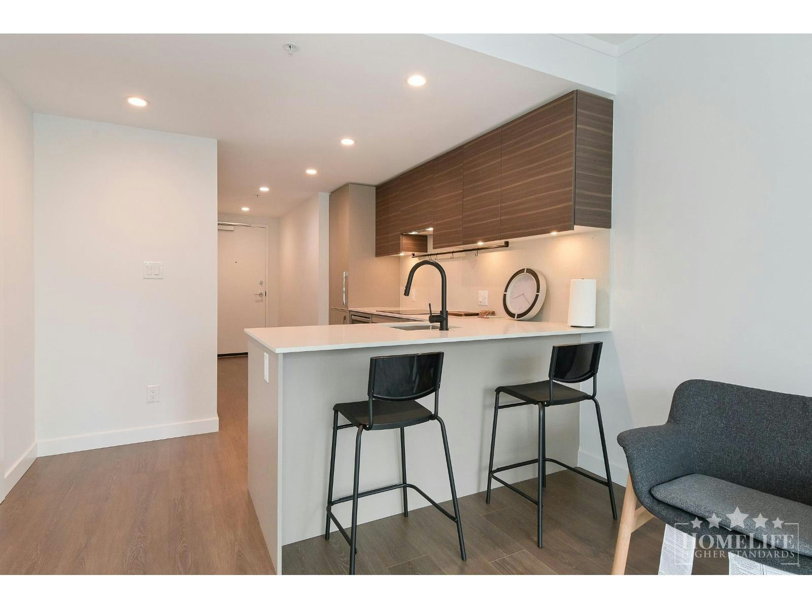 306-13725 George Junction, Surrey, BC, V3T 4Y3 - 5