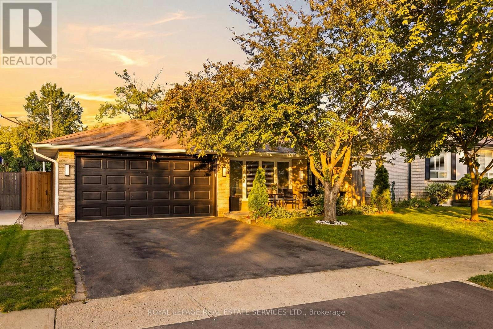 127 Redgrave Drive, Toronto, ON, M9R 3V5