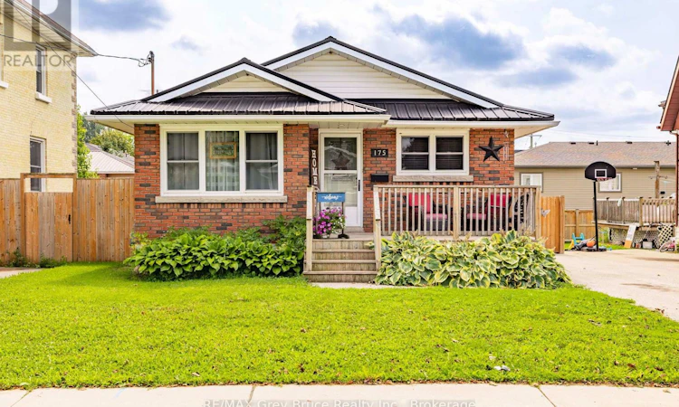 175 Fergus Street S