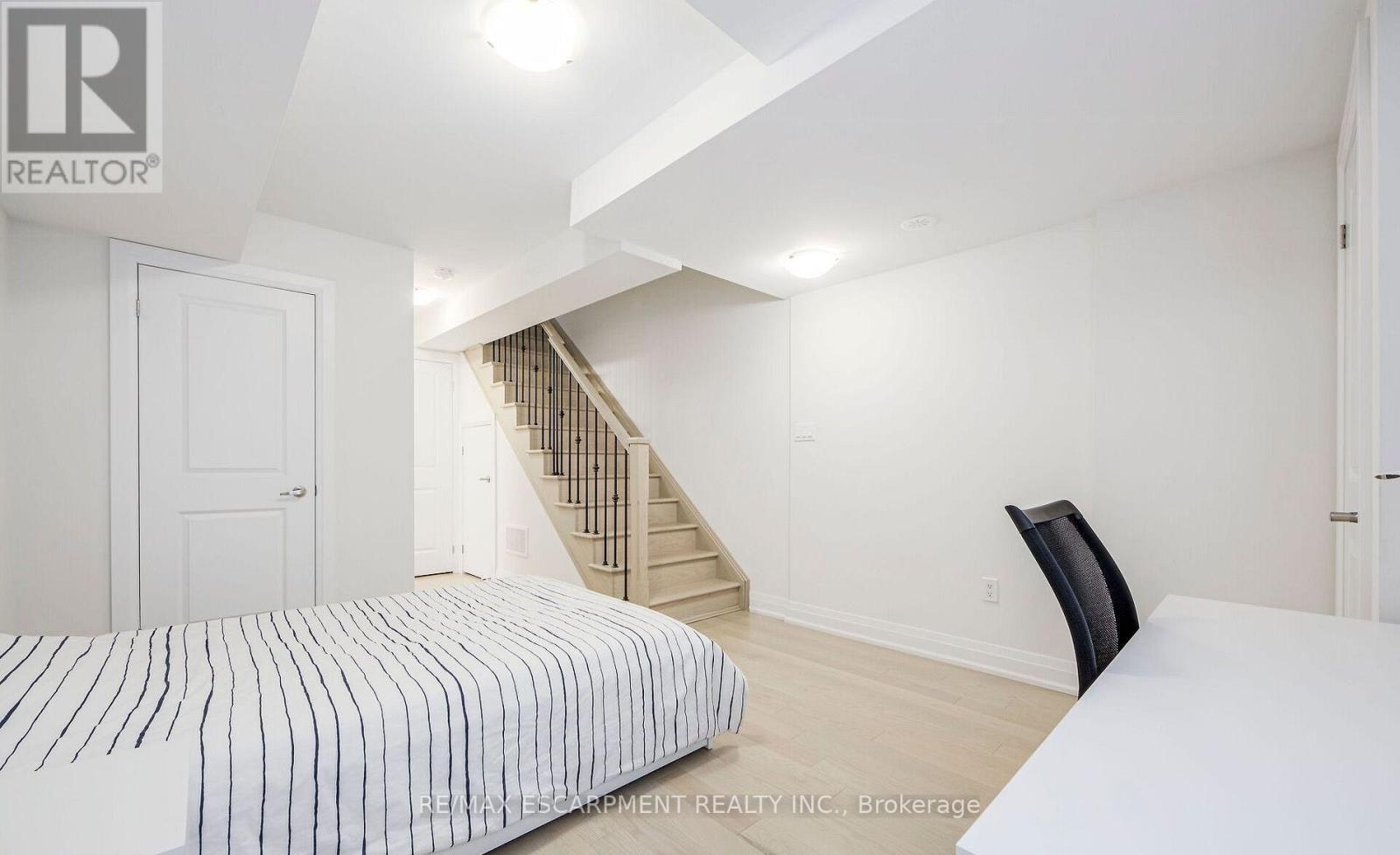 2 1778a Lawrence Avenue W, Toronto, ON, M6L 0A3 - 7