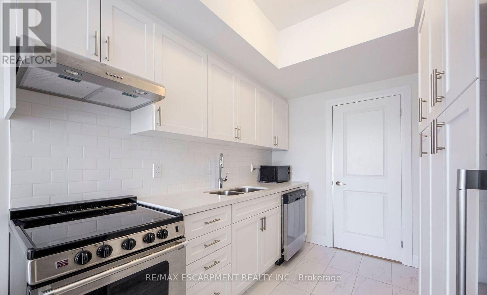 2 1778a Lawrence Avenue W, Toronto, ON, M6L 0A3 - 9