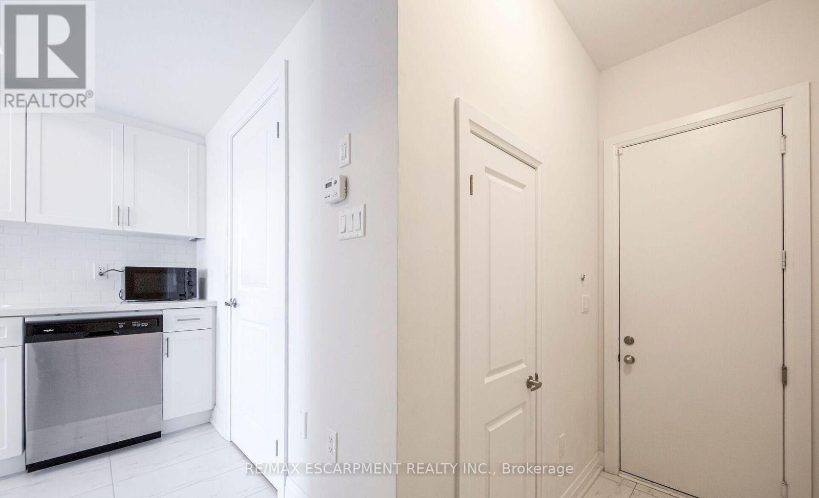 2 1778a Lawrence Avenue W, Toronto, ON, M6L 0A3 - 10