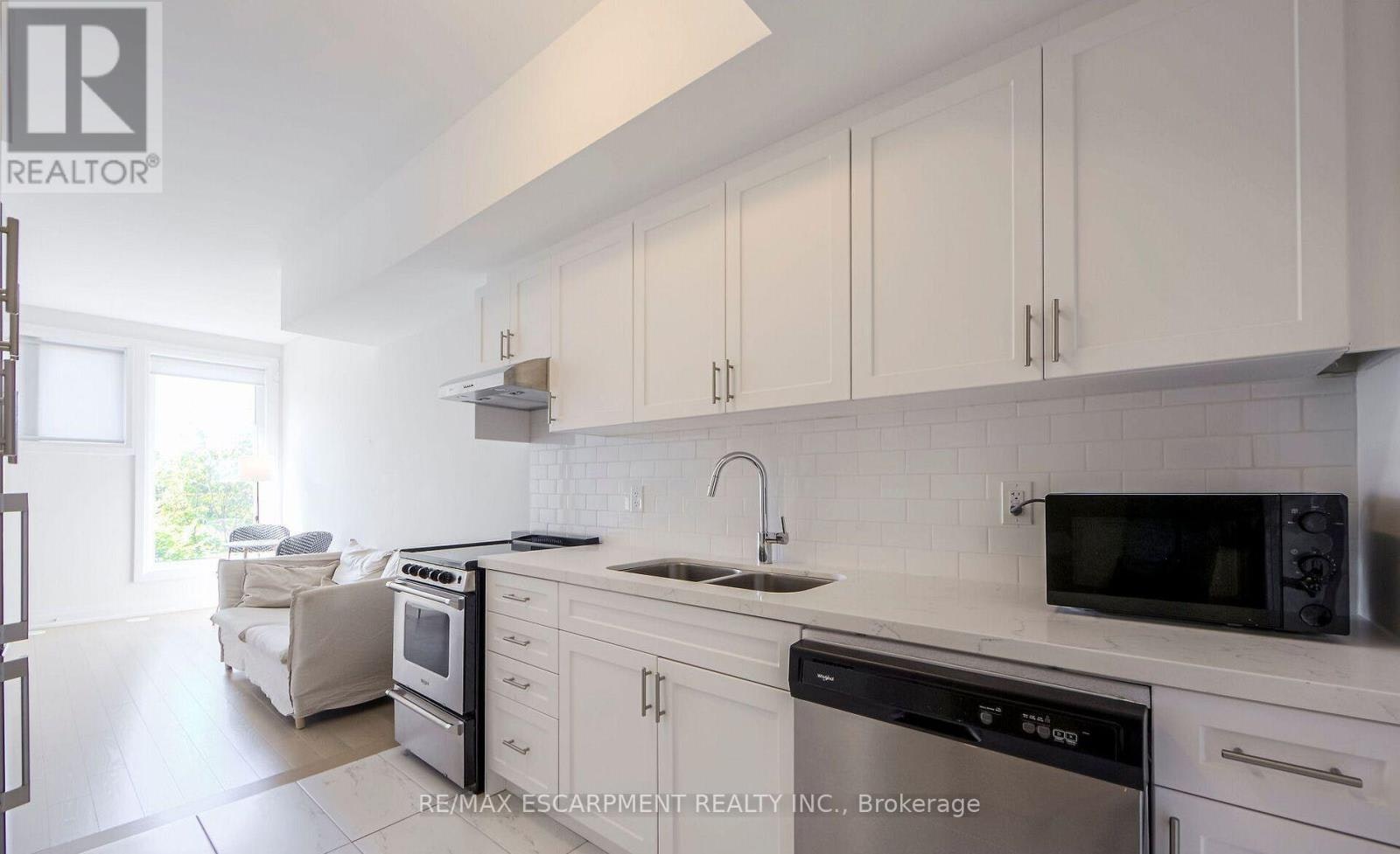 2 1778a Lawrence Avenue W, Toronto, ON, M6L 0A3 - 11