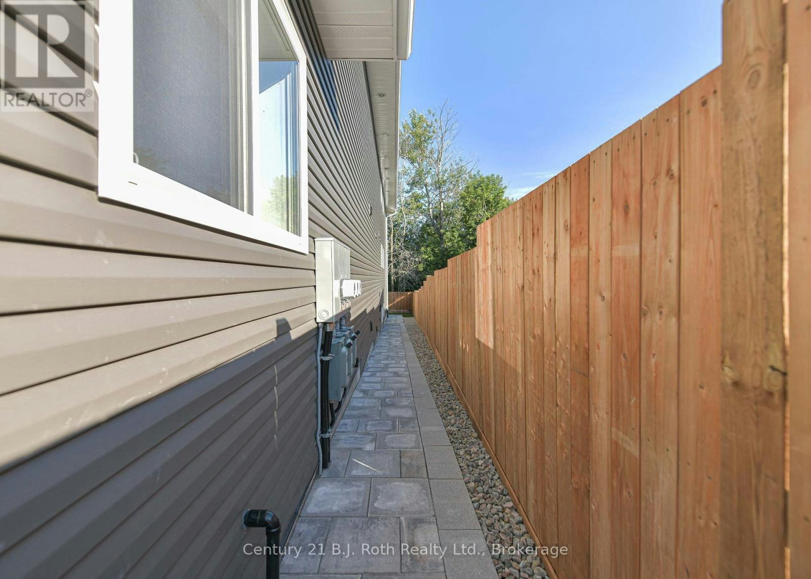 1 (MAIN-165 Barrie Road, Orillia, ON, L3V 2P6 - 23