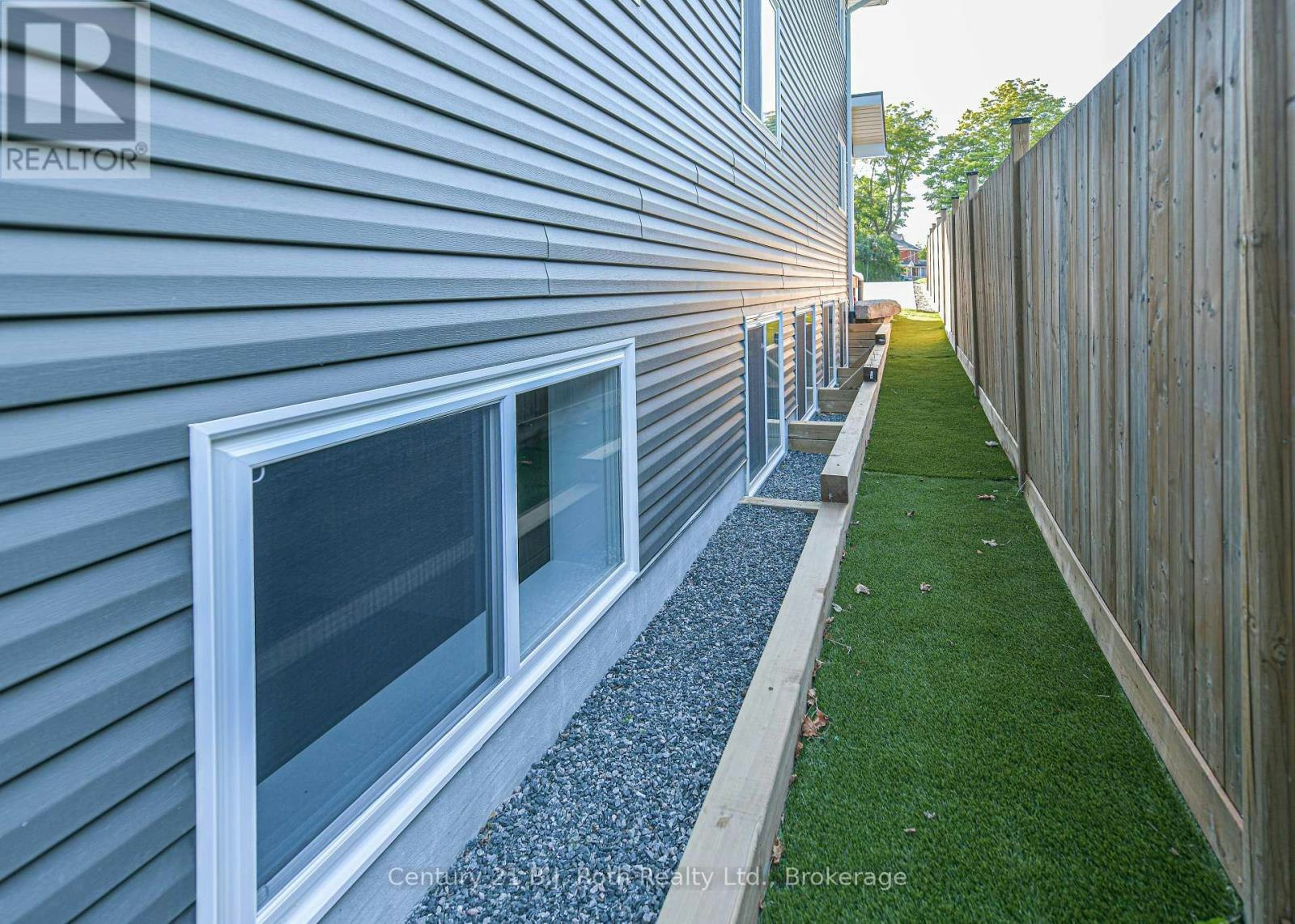 2 (UPPER-165 Barrie Road, Orillia, ON, L3V 2P6 - 34