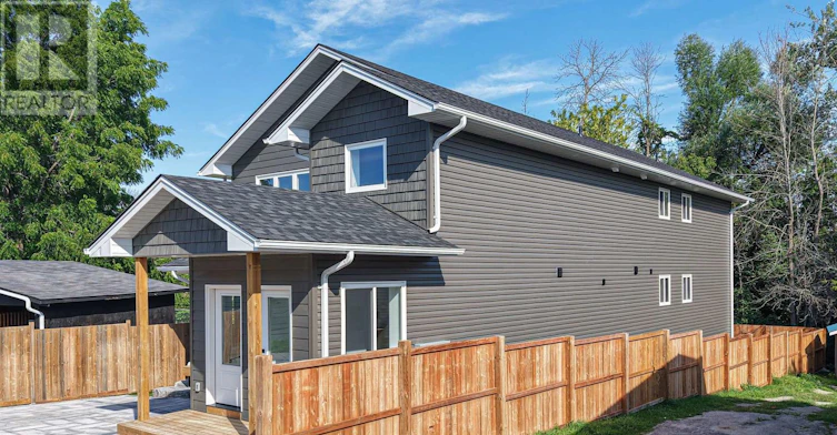 2 (UPPER-165 Barrie Road, Orillia, ON, L3V 2P6 - 2