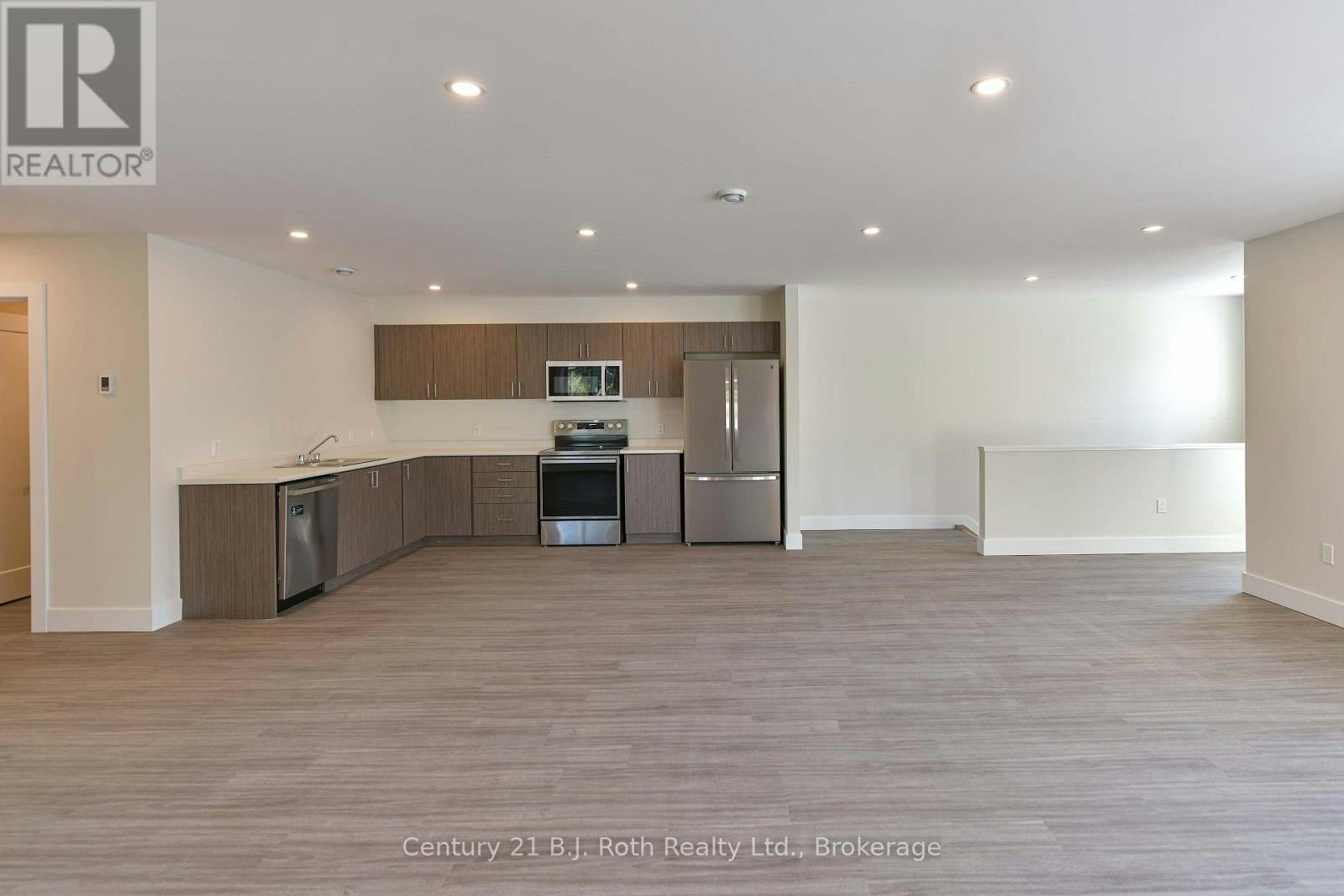 2 (UPPER-165 Barrie Road, Orillia, ON, L3V 2P6 - 12