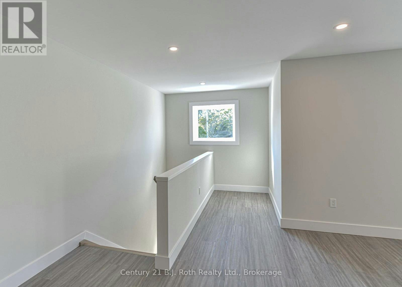 2 (UPPER-165 Barrie Road, Orillia, ON, L3V 2P6 - 9