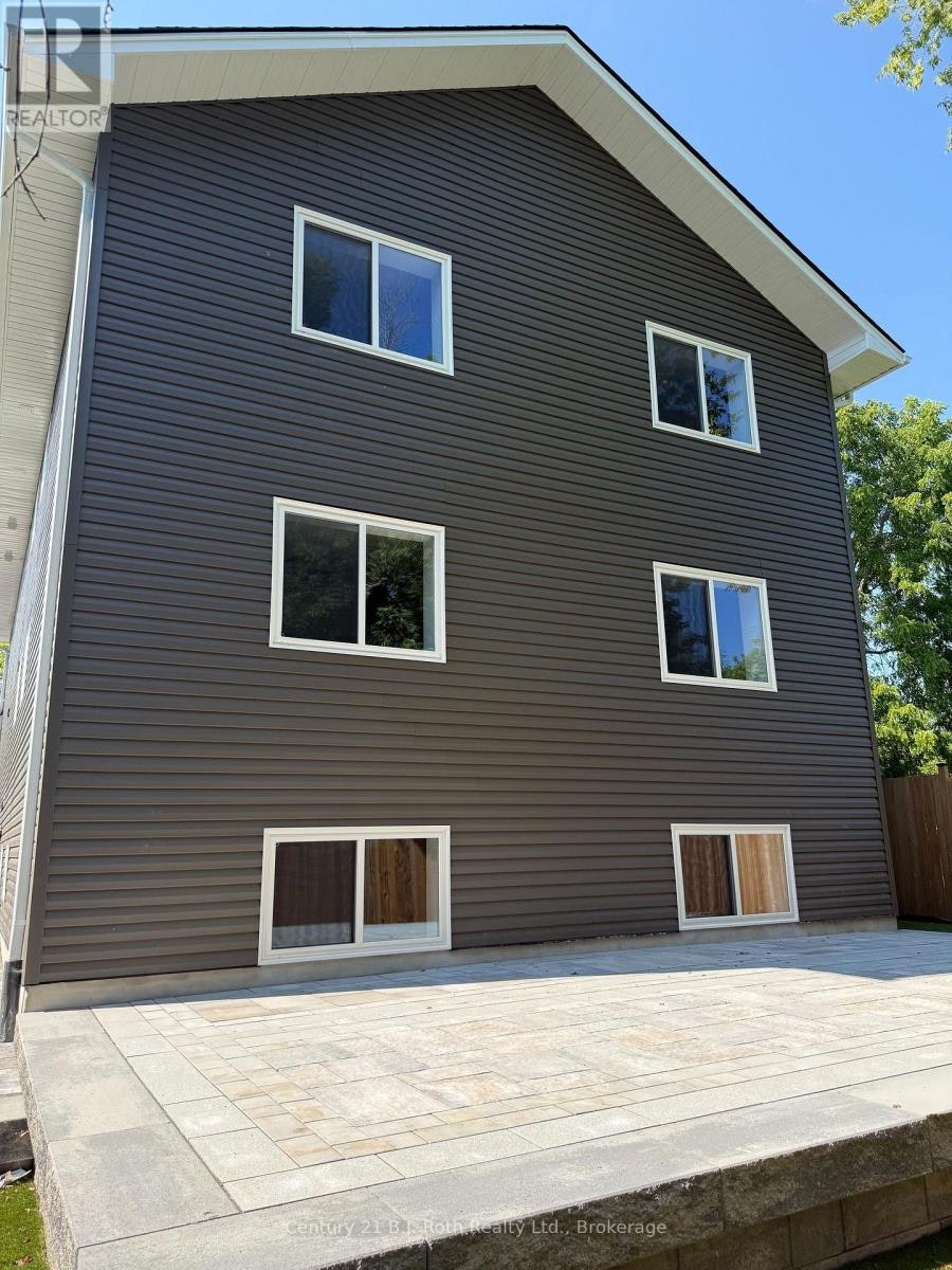 2 (UPPER-165 Barrie Road, Orillia, ON, L3V 2P6 - 3