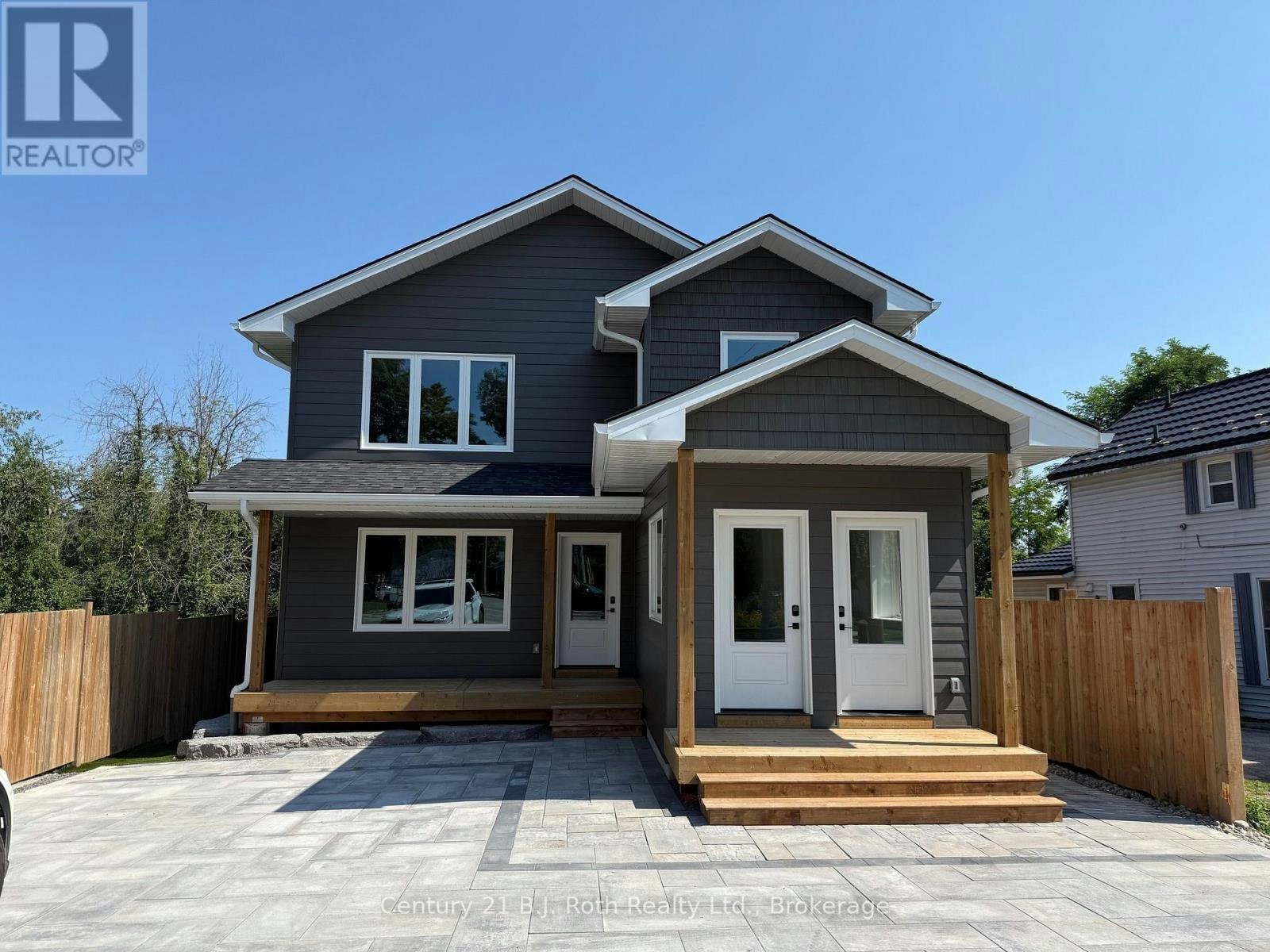 2 (UPPER-165 Barrie Road, Orillia, ON, L3V 2P6