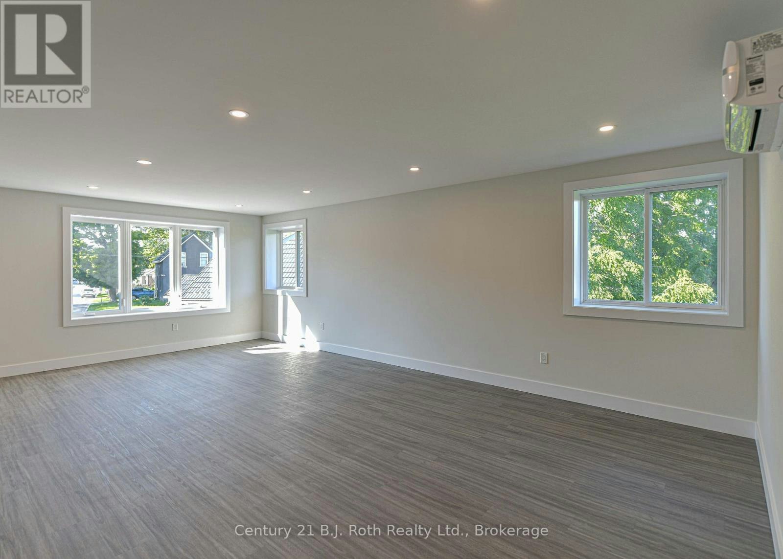 2 (UPPER-165 Barrie Road, Orillia, ON, L3V 2P6 - 16