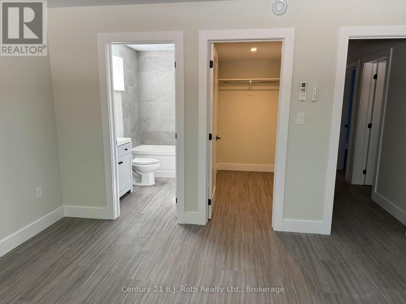 2 (UPPER-165 Barrie Road, Orillia, ON, L3V 2P6 - 6