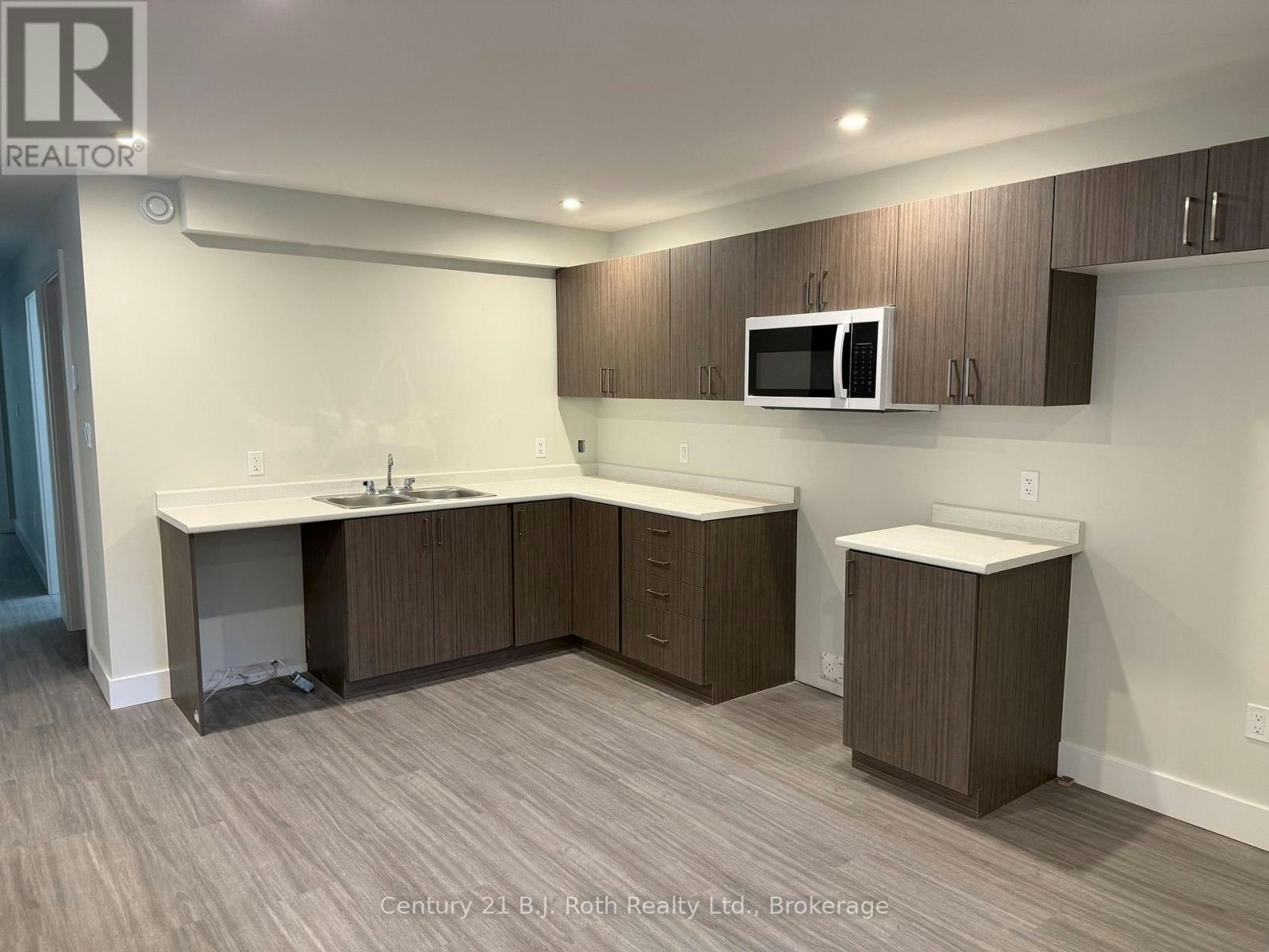 2 (UPPER-165 Barrie Road, Orillia, ON, L3V 2P6 - 9