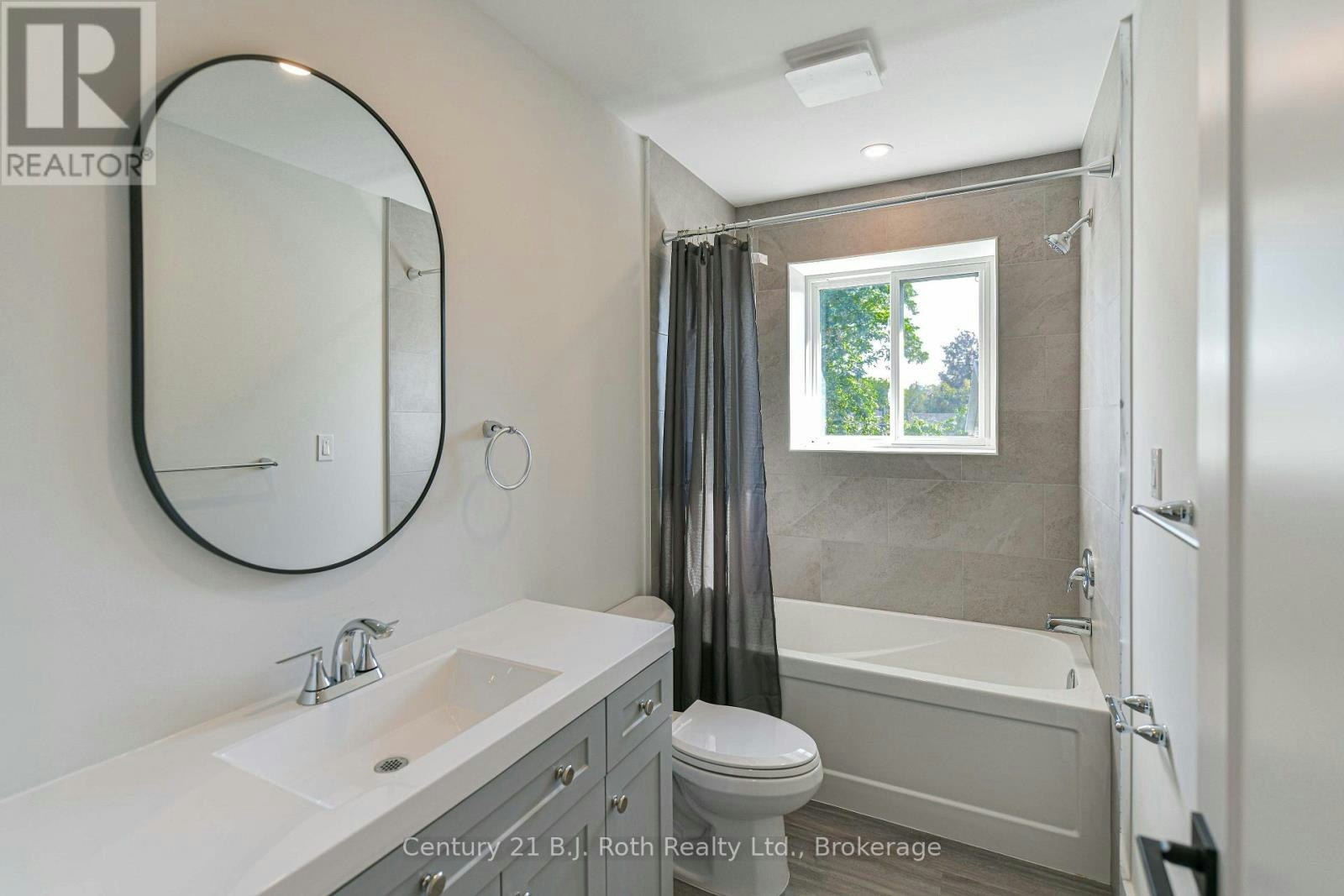 2 (UPPER-165 Barrie Road, Orillia, ON, L3V 2P6 - 18