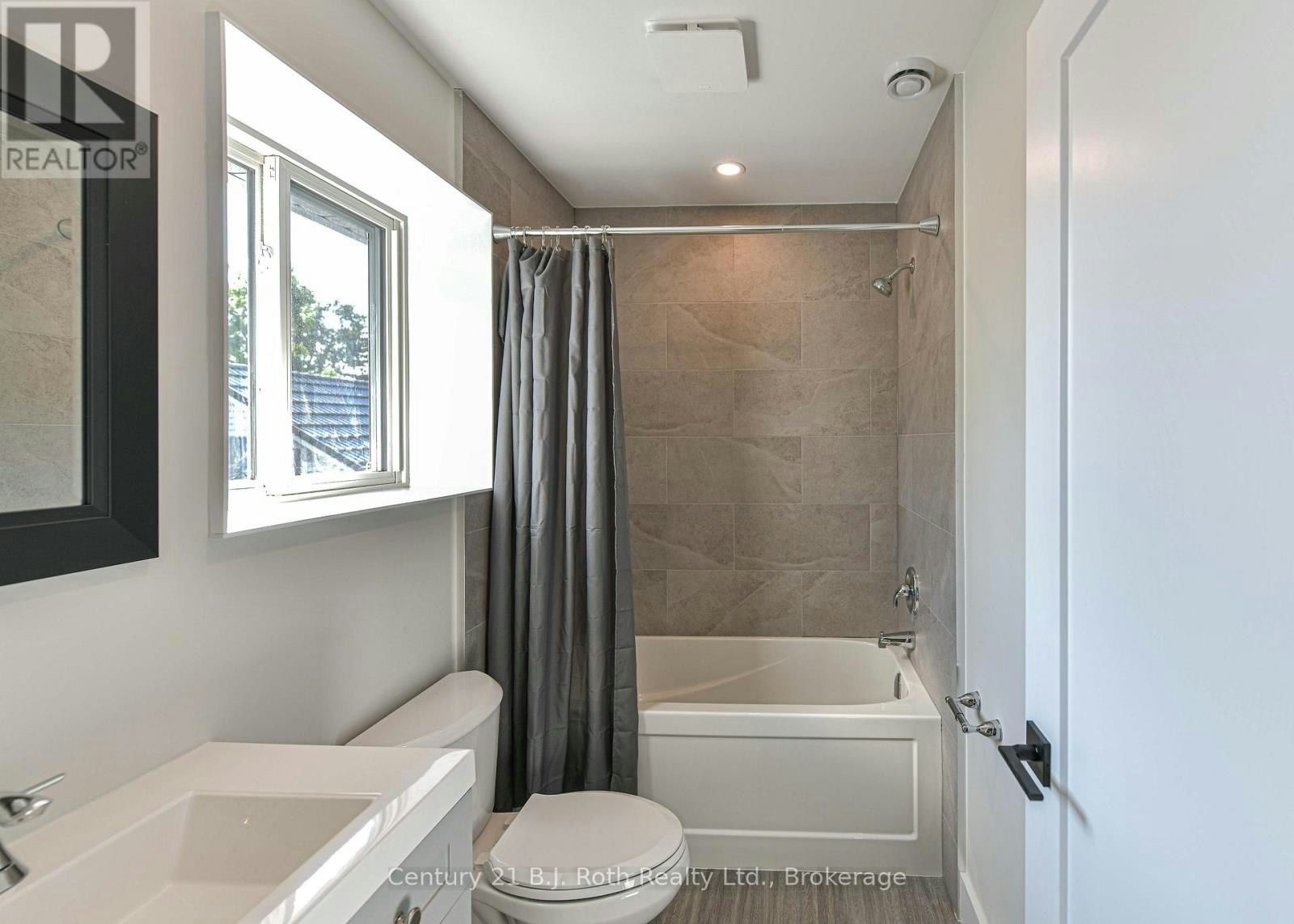 2 (UPPER-165 Barrie Road, Orillia, ON, L3V 2P6 - 25