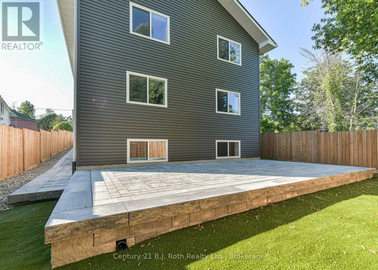 2 (UPPER-165 Barrie Road, Orillia, ON, L3V 2P6 - 31