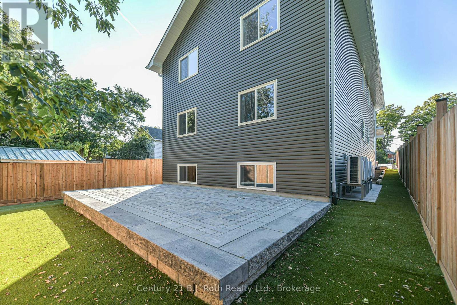 2 (UPPER-165 Barrie Road, Orillia, ON, L3V 2P6 - 32