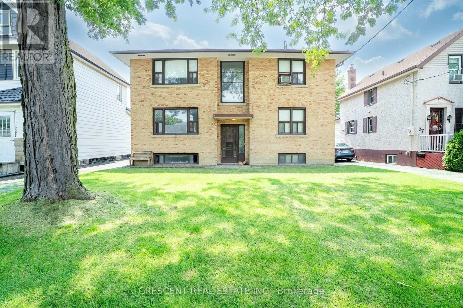 UPPER-35 Laburnham Avenue, Toronto, ON, M8W 1S6