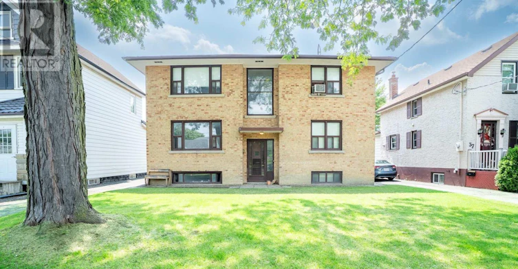UPPER-35 Laburnham Avenue, Toronto, ON, M8W 1S6