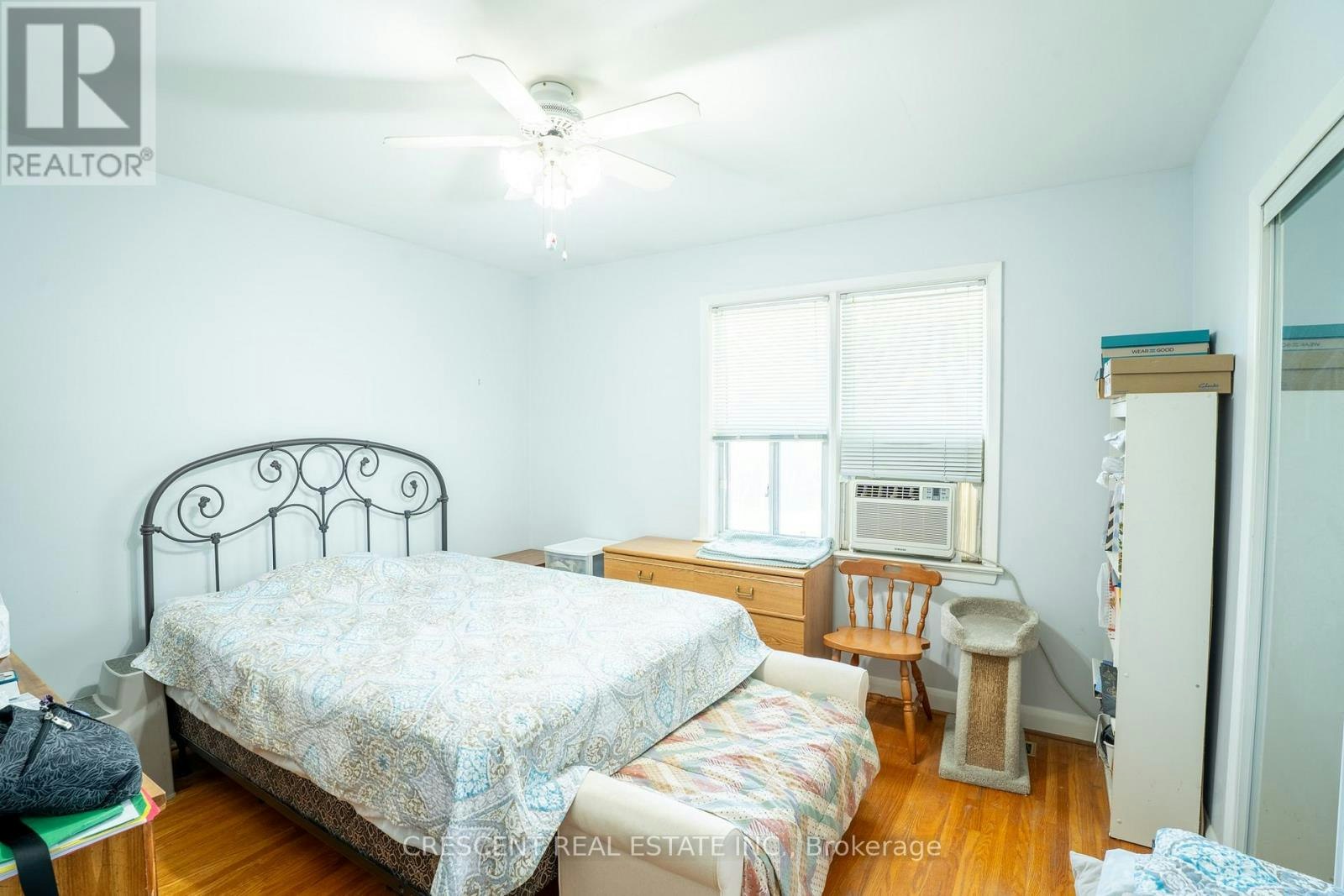 UPPER-35 Laburnham Avenue, Toronto, ON, M8W 1S6 - 8