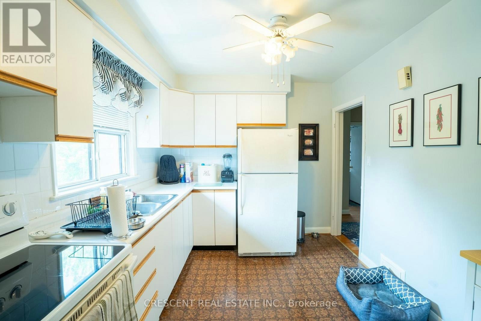 UPPER-35 Laburnham Avenue, Toronto, ON, M8W 1S6 - 5