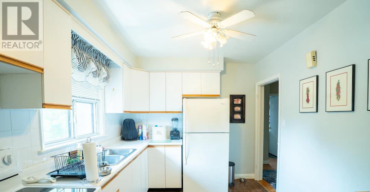 UPPER-35 Laburnham Avenue, Toronto, ON, M8W 1S6 - 5
