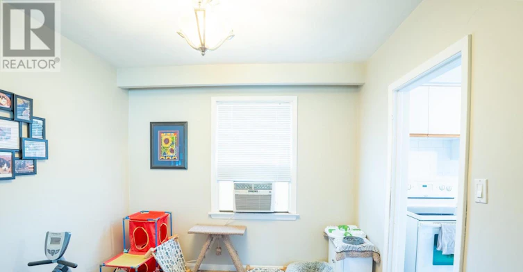 UPPER-35 Laburnham Avenue, Toronto, ON, M8W 1S6 - 6