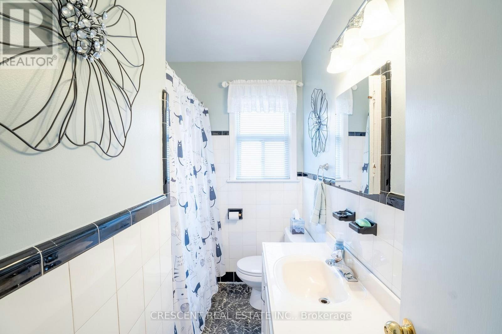 UPPER-35 Laburnham Avenue, Toronto, ON, M8W 1S6 - 7