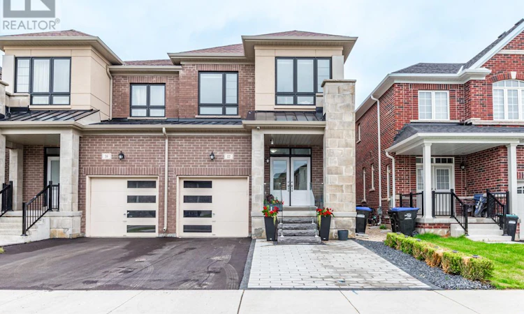 12 Ferragine Crescent