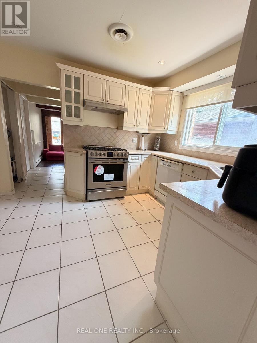 2150 Herridge Drive, Mississauga, ON, L5K 1N6 - 4