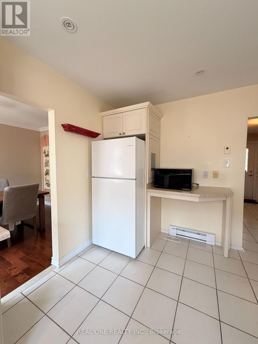 2150 Herridge Drive, Mississauga, ON, L5K 1N6 - 6