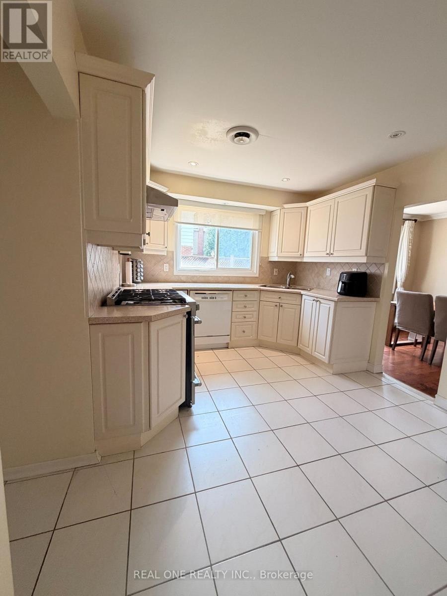 2150 Herridge Drive, Mississauga, ON, L5K 1N6 - 5