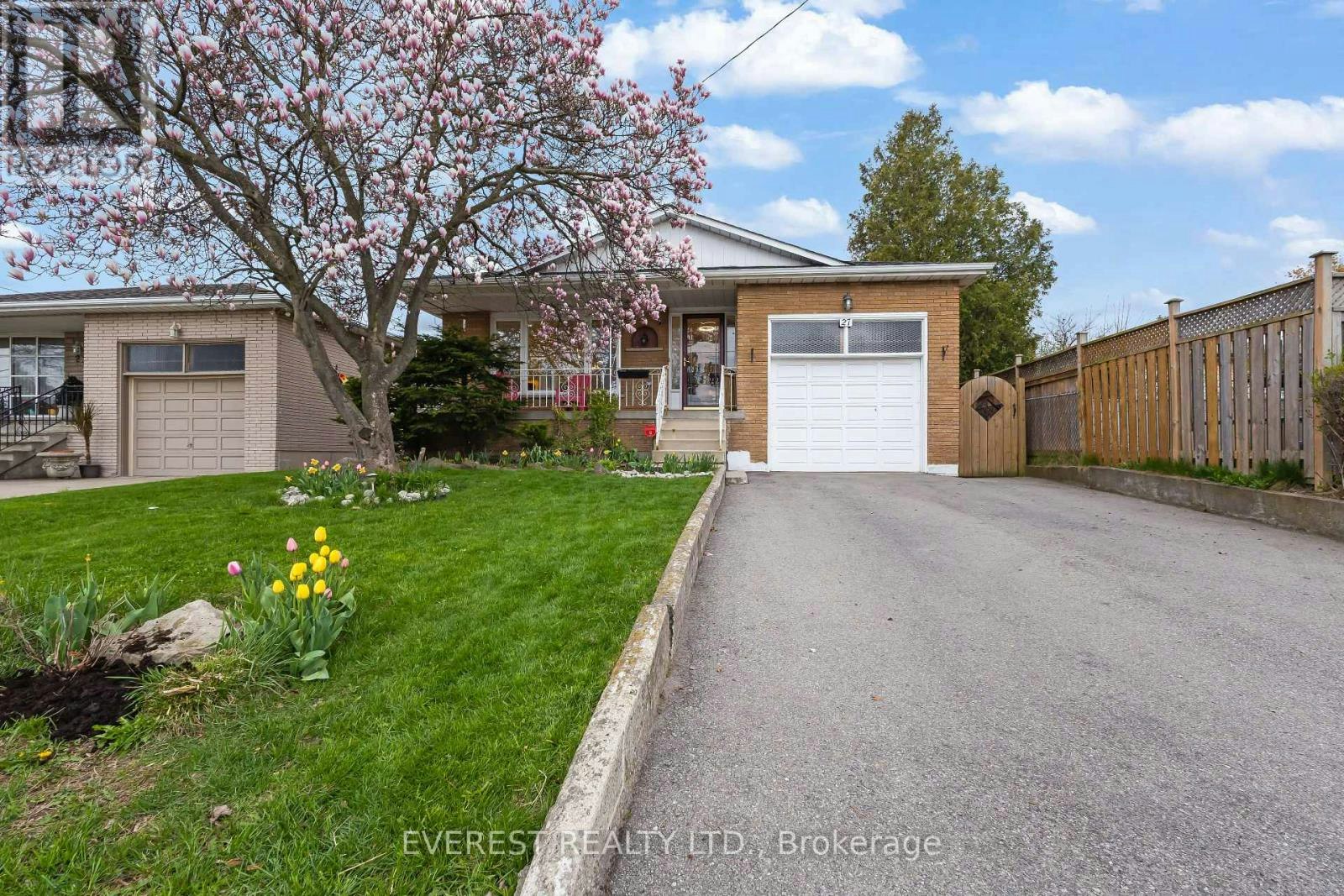 27 Lavina Crescent, Hamilton, ON, L9C 5S7