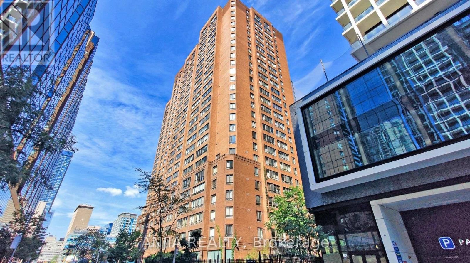 912-633 Bay Street, Toronto, ON, M5G 2G4