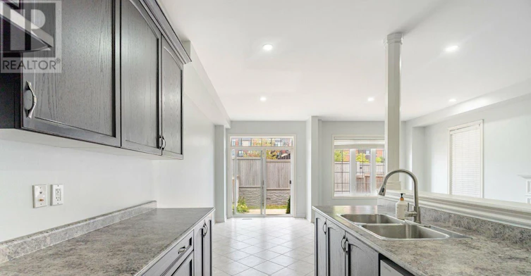 6 Dufay Road, Brampton, ON, L7A 0B5 - 5