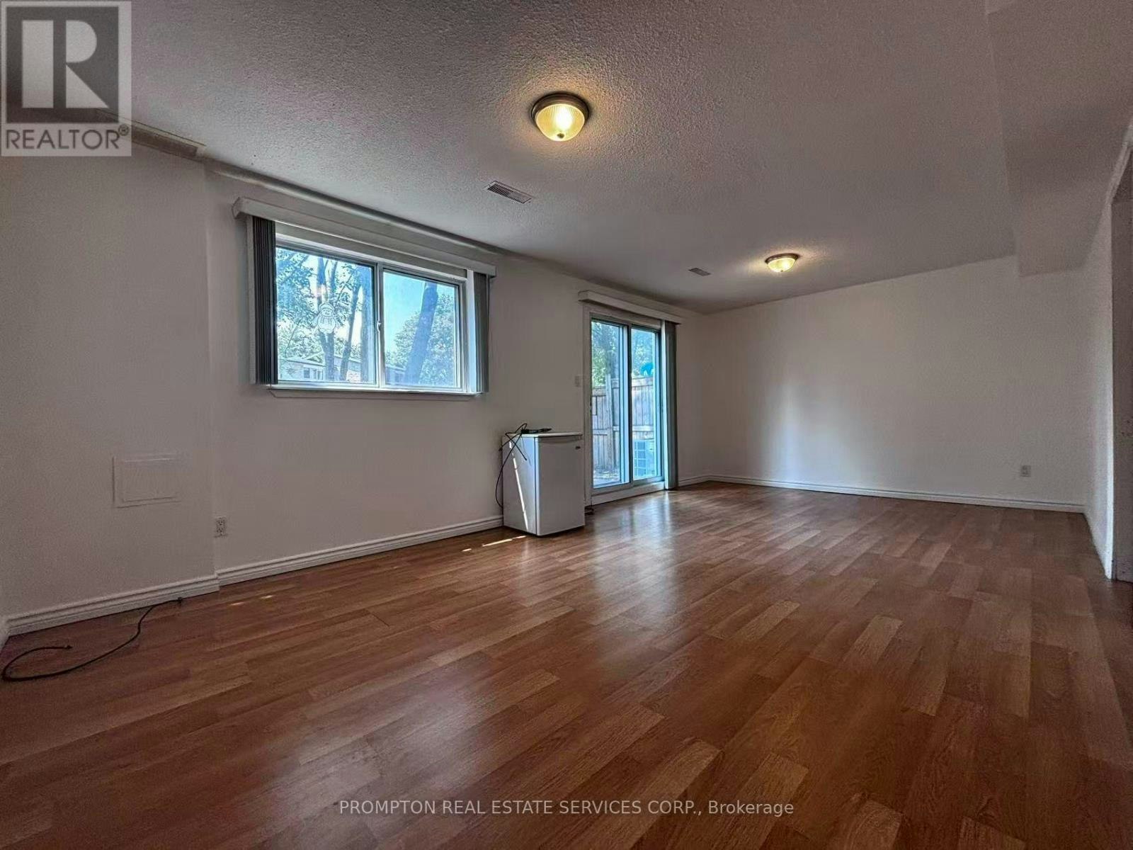 22 Poplar Crescent, Aurora, ON, L4G 3L3 - 3