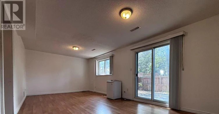 22 Poplar Crescent, Aurora, ON, L4G 3L3 - 2